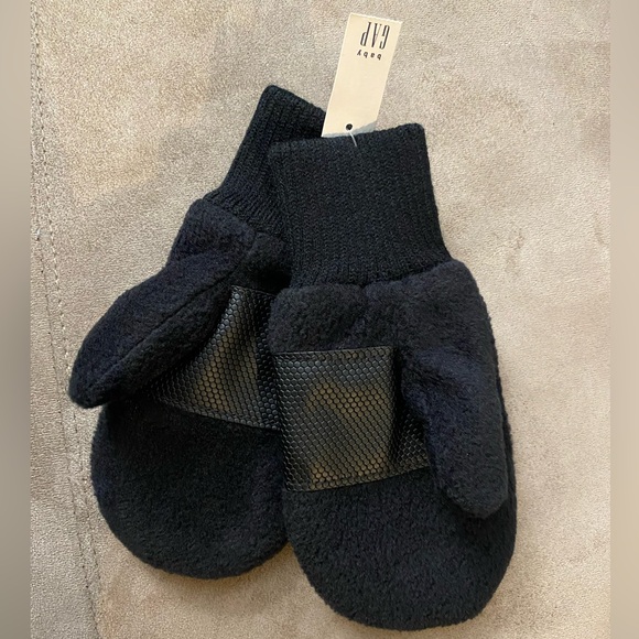 GAP Mittens  - Picture 1 of 4